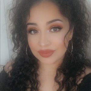 Meet your Posher, Crystal